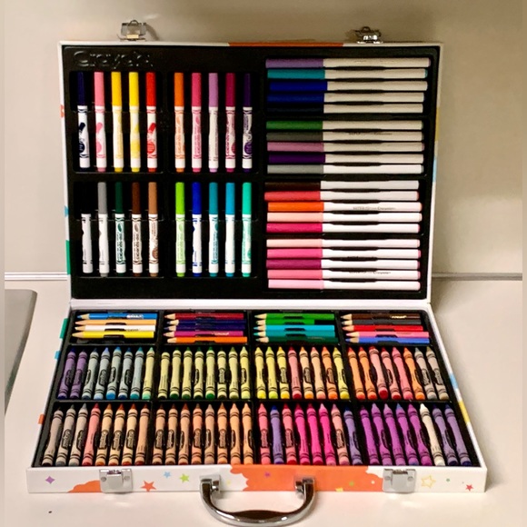 CRAYOLA 124 Piece Crayon Marker Colored Pencil Illustrated Kit Carrying Case Set - Picture 12 of 15